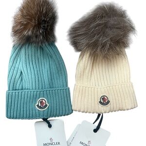 Moncler Kids Blue and Cream Pom-Pom Beanie Duo.